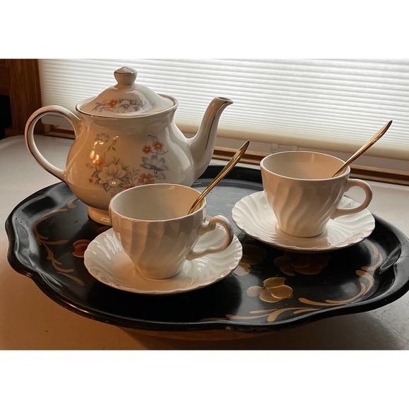 Handpainted Toleware Tray with Beautiful Yellow Blooms - Picture 9 of 10